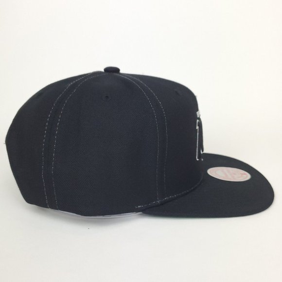 Brooklyn Nets Mitchell & Ness NBA Snapback Hat Split 3D Logo Black Gray Cap NWT - Picture 4 of 8